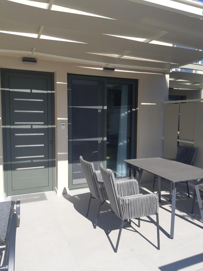 8 Boutique Suites เนอาโปติไดอา ภายนอก รูปภาพ