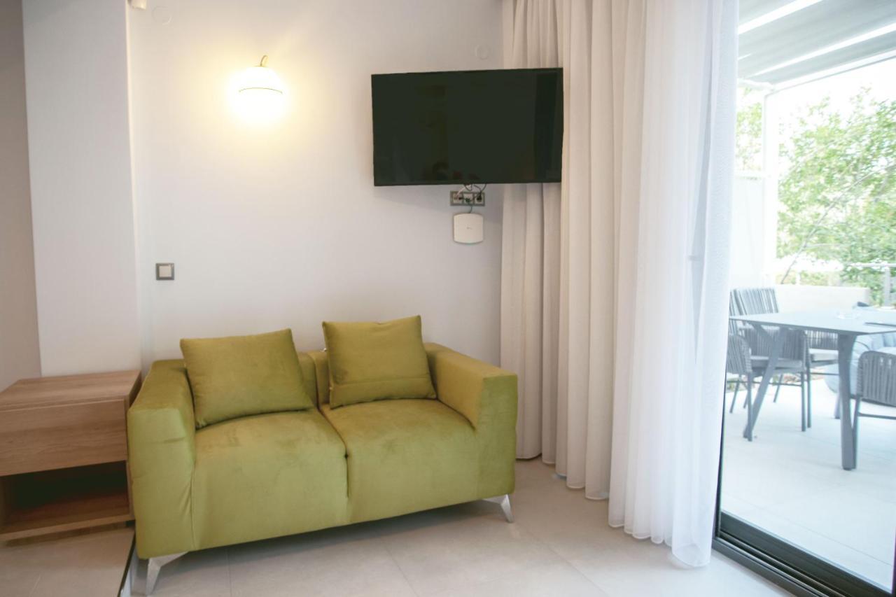 8 Boutique Suites เนอาโปติไดอา ภายนอก รูปภาพ