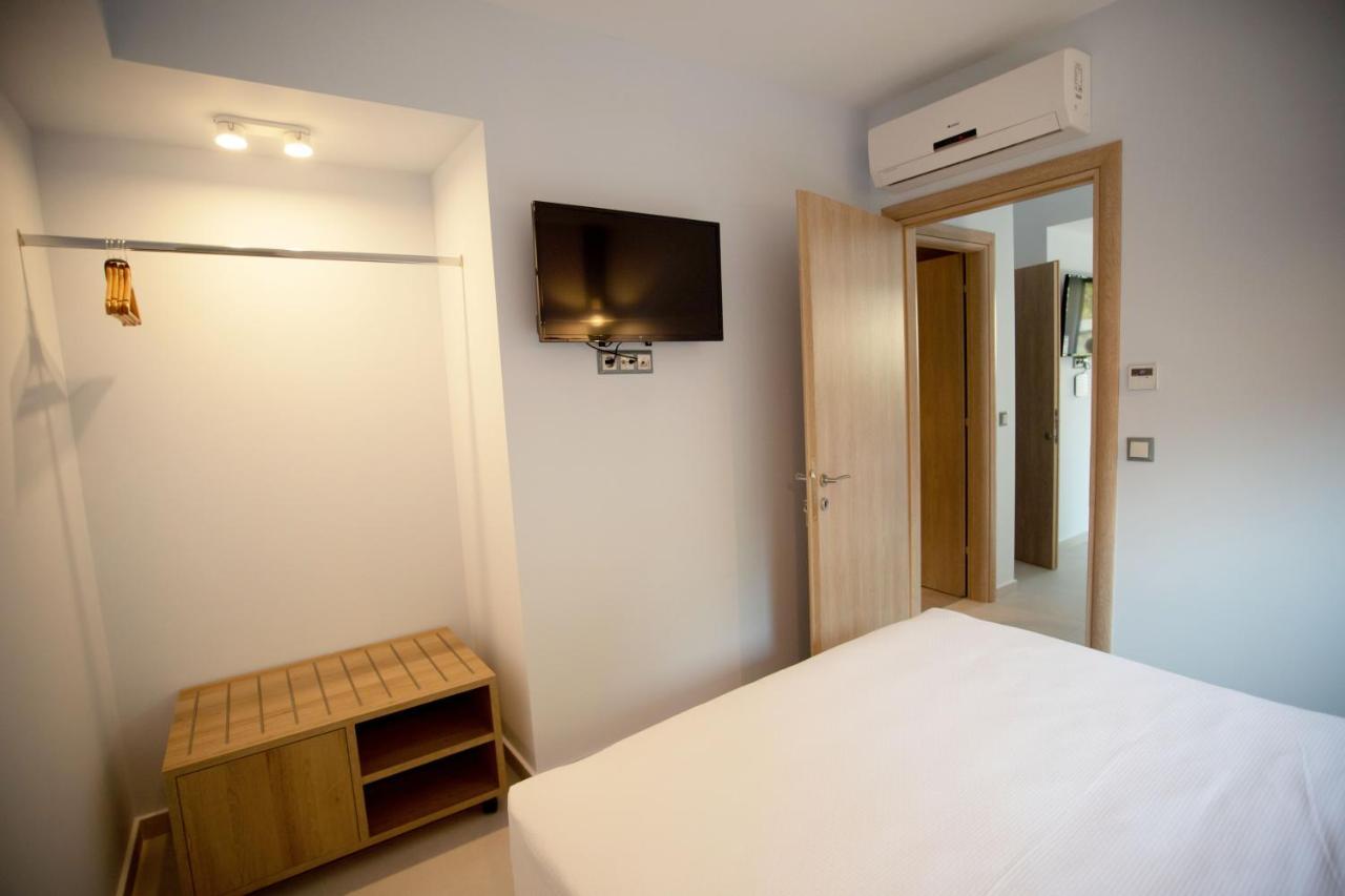 8 Boutique Suites เนอาโปติไดอา ภายนอก รูปภาพ